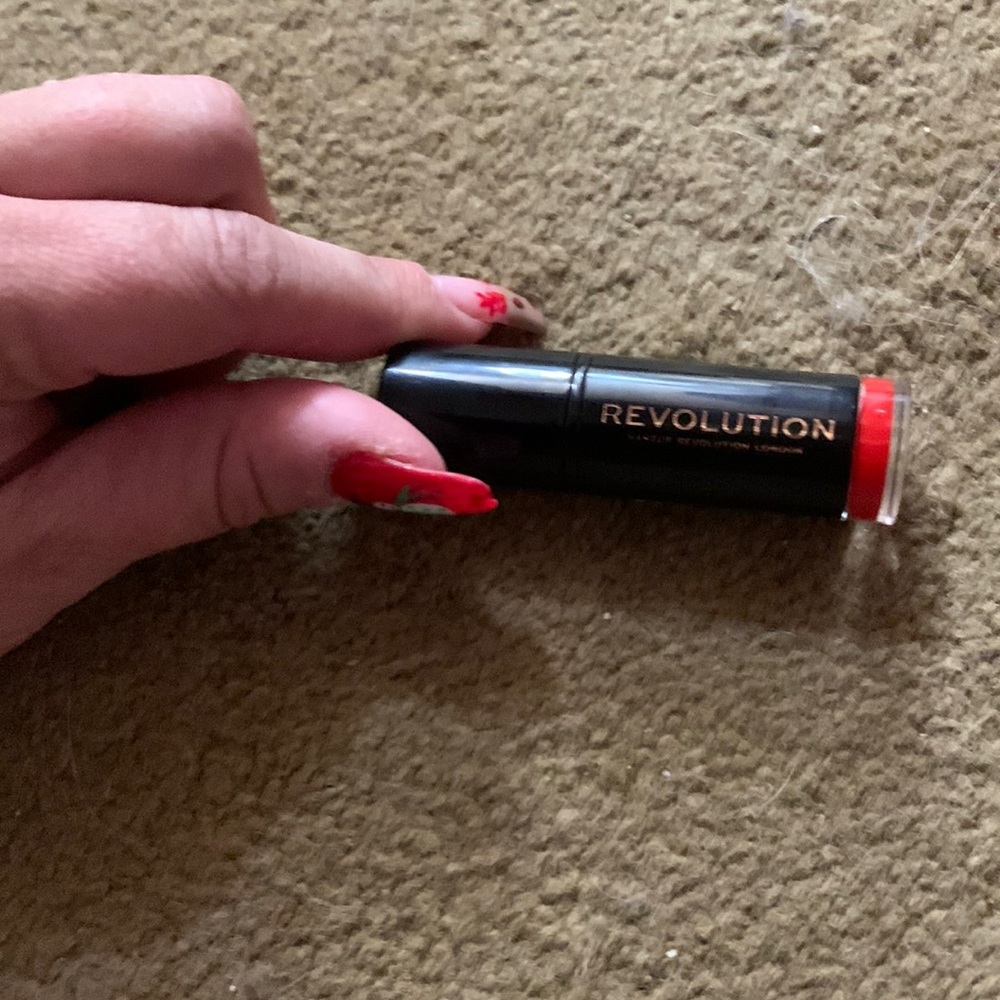 Nwob makeup revolution lip stick in slow